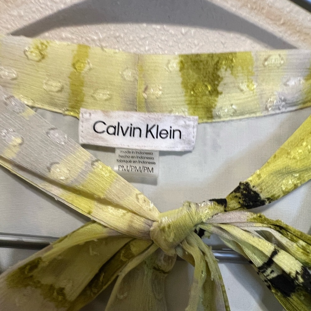 Calvin Klein Yellow and White Ruffled Sleeve Blouse with Bow at Nevk. Size PM - Picture 4 of 5